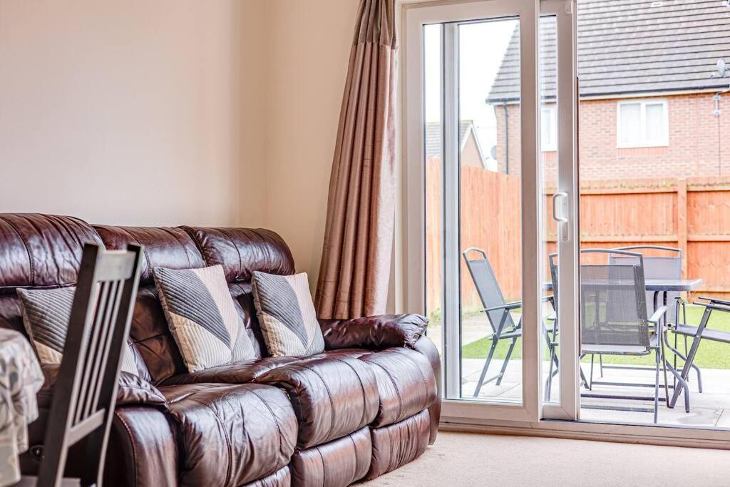 Cosy 2 Bedroom Home In Wigan Bagian luar foto